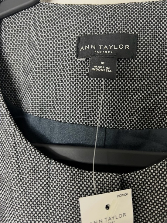 Ann Taylor 2 piece business professional Gray Skirt Suit Size 10 NWT - Picture 8 of 14